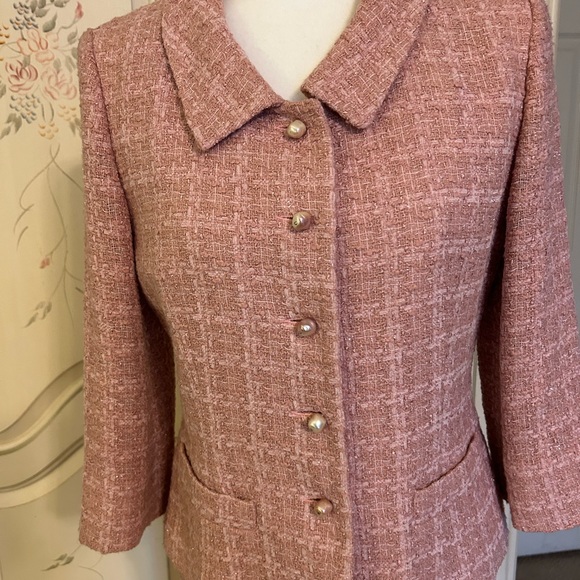 Paule Vasseur of France 3-piece suit, size 40.  Light pink with pearl buttons - Picture 9 of 17